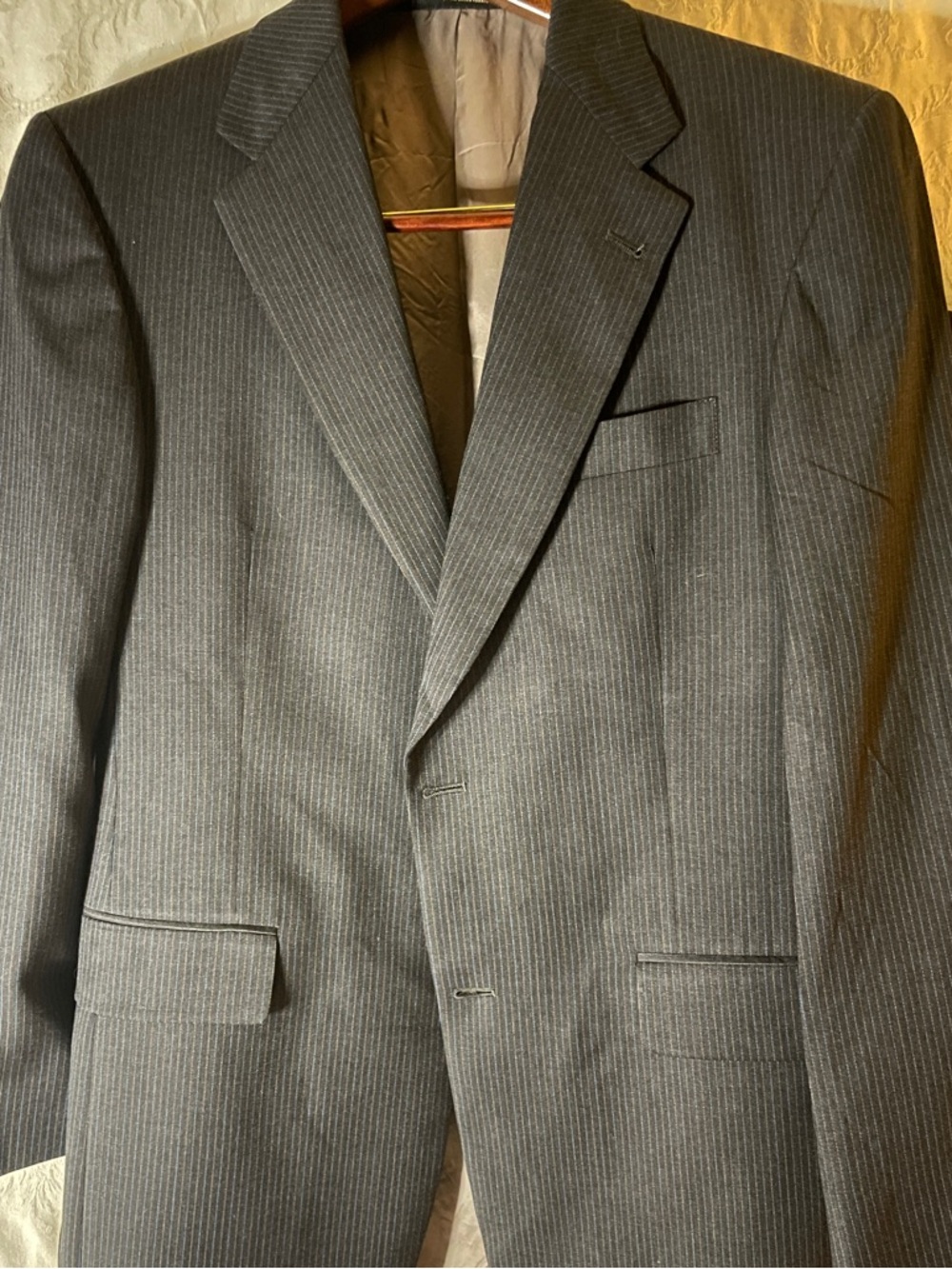 Hart Schaffner Marx Men's “Gold Trumpeter for Von Maur” 38R gray pinstriped